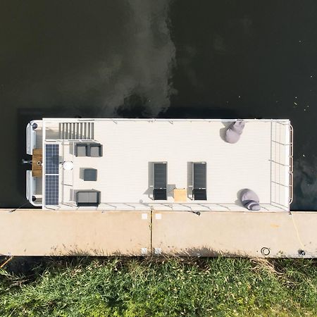 Deine Schwimmende Auszeit Auf Dem Wasser -Festlieger Hausboot Tobago Doemitz Exterior photo